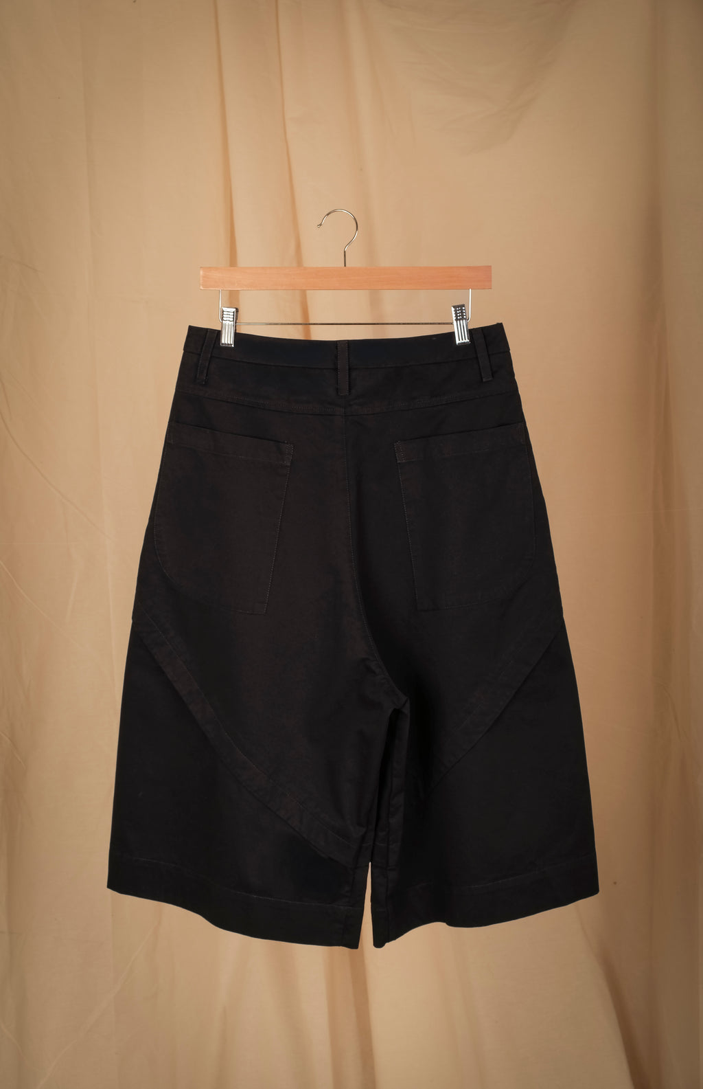 Bermuda de Gabardina | Amura negro