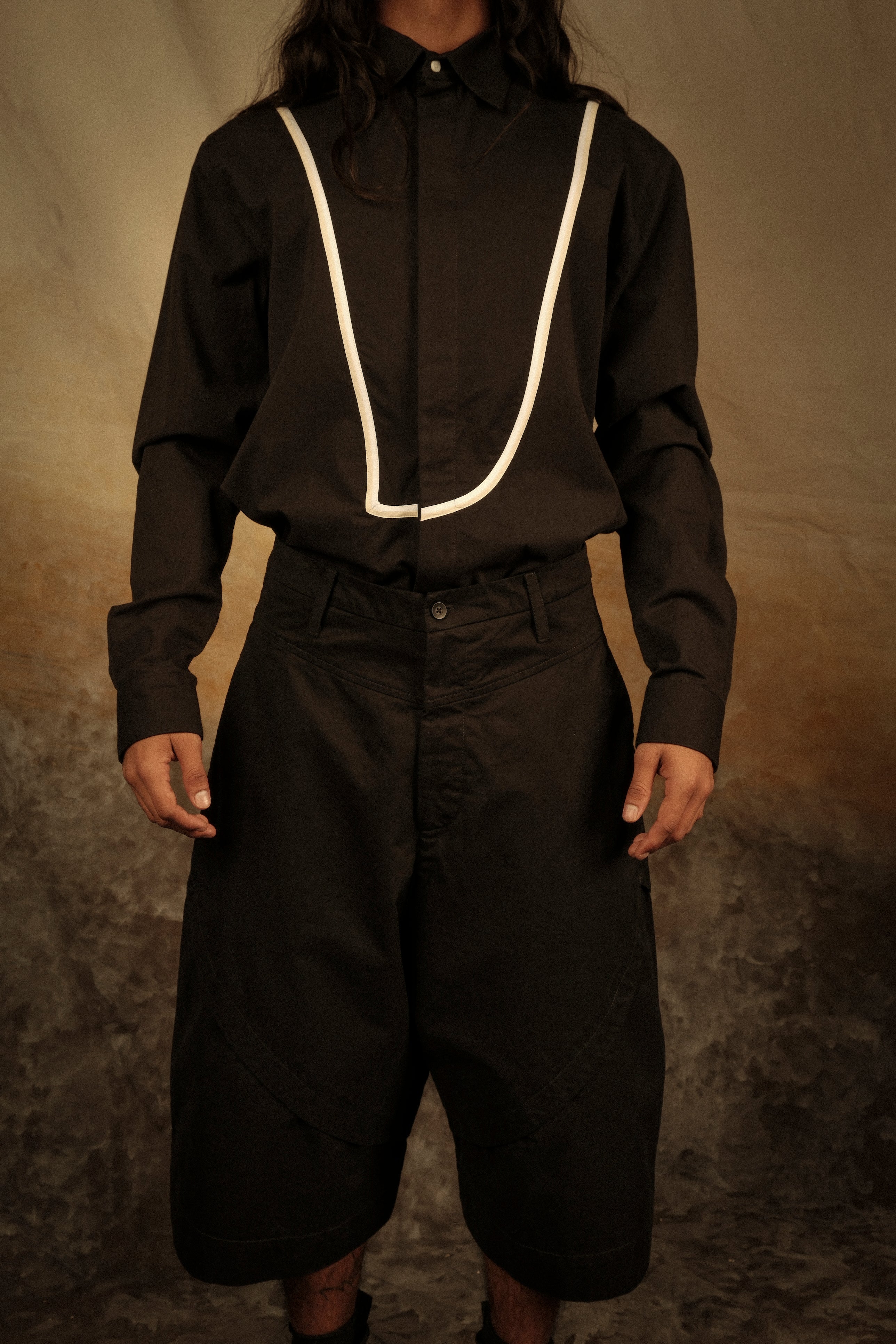 Bermuda de gabardina / Amura negro